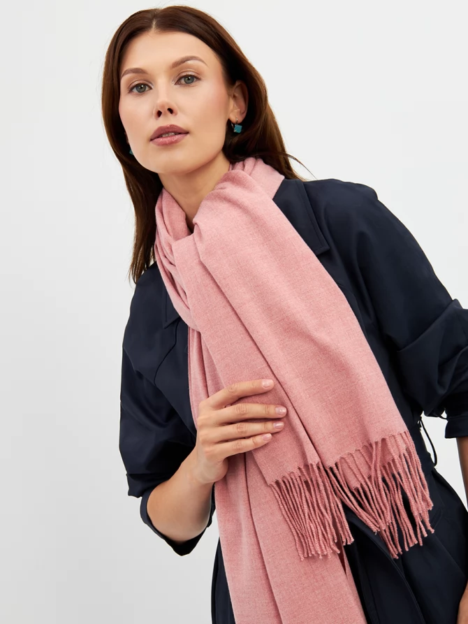 Палантин женский однотонный нежно-розовый