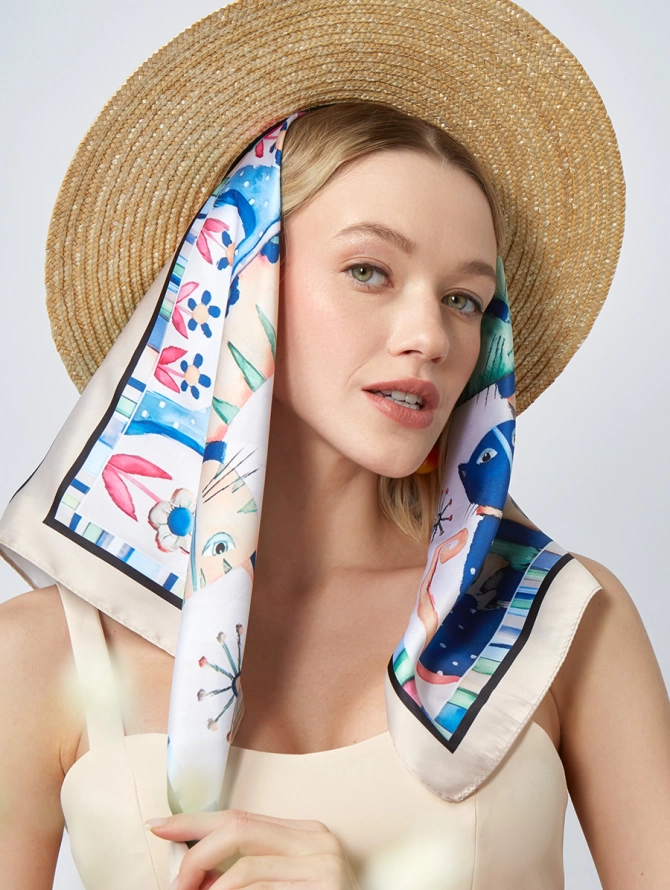 Платок женский с авторским акварельным принтом