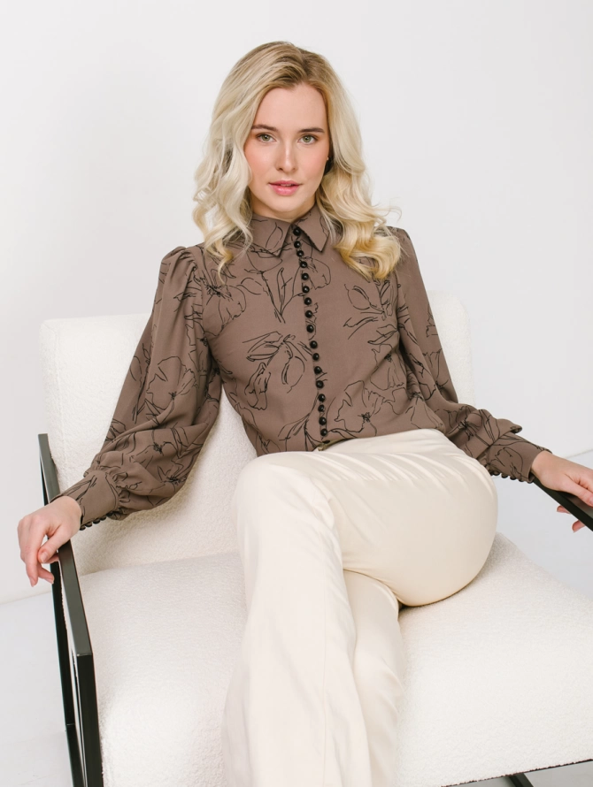 Блузка с принтом OD-639-28 коричневая, черный цветок