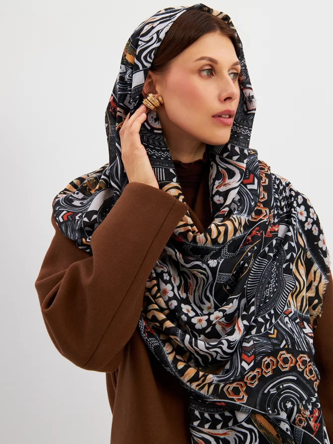 Палантин женский с авторским принтом и бахромой