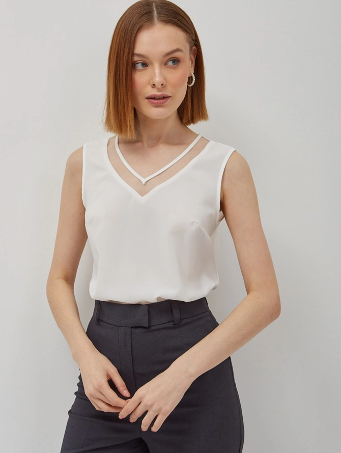 Топ со вставкой из сетки белый