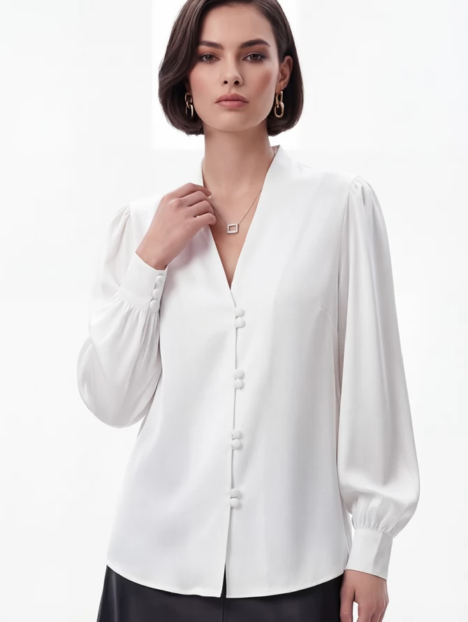 Блуза с вырезом  