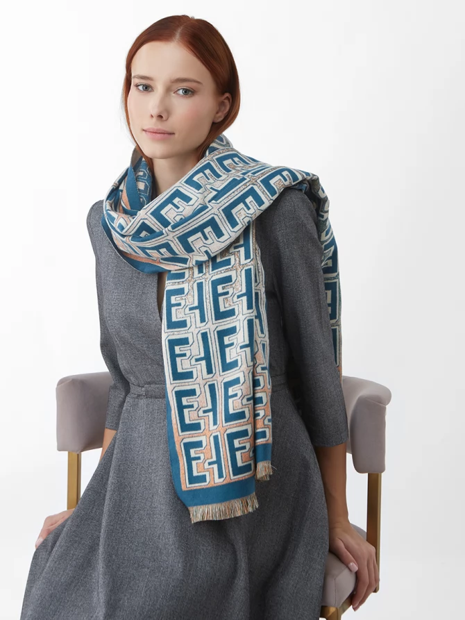 Палантин женский с двусторонним геометрическим принтом