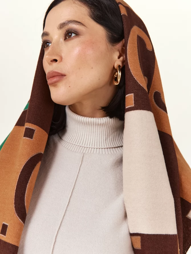 Палантин женский двусторонний с фирменным узором