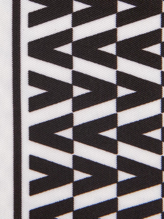 Платок с графичным черно-белым принтом