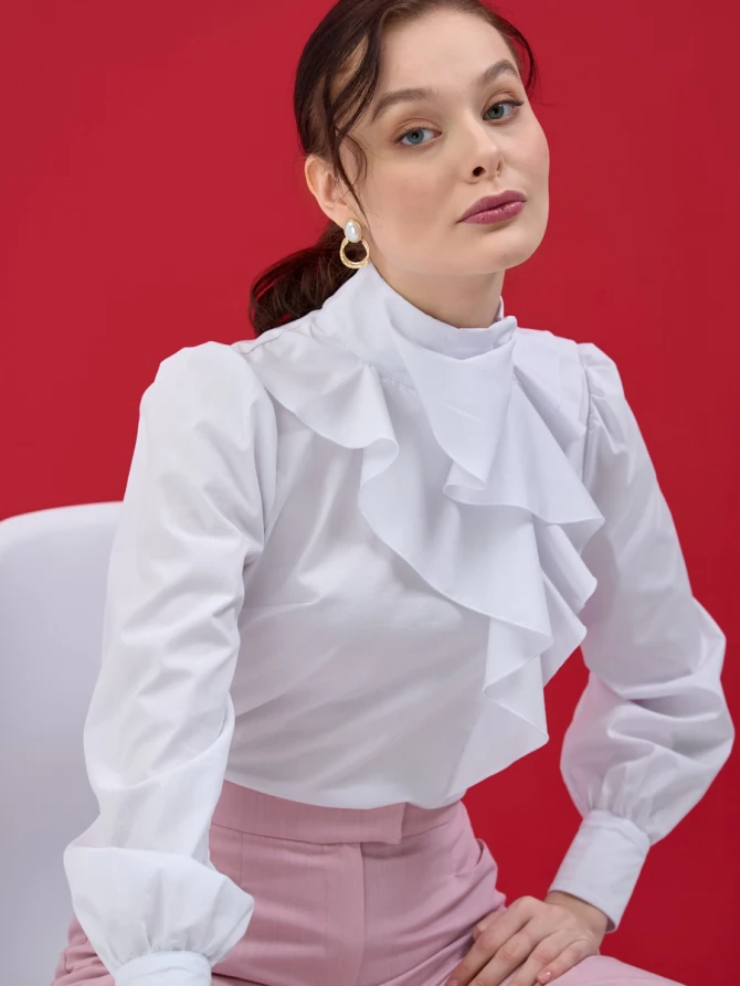 Блузка с жабо