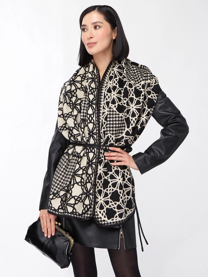 Палантин женский двусторонний с графичным узором