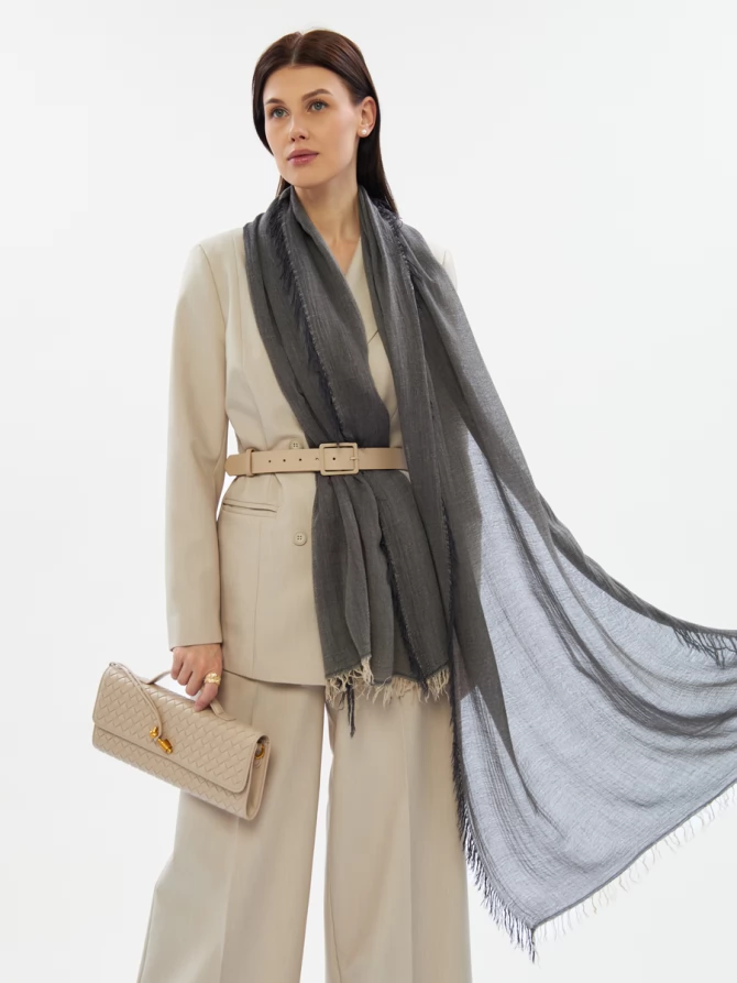 Палантин женский в графитовом оттенке DRK-16-5