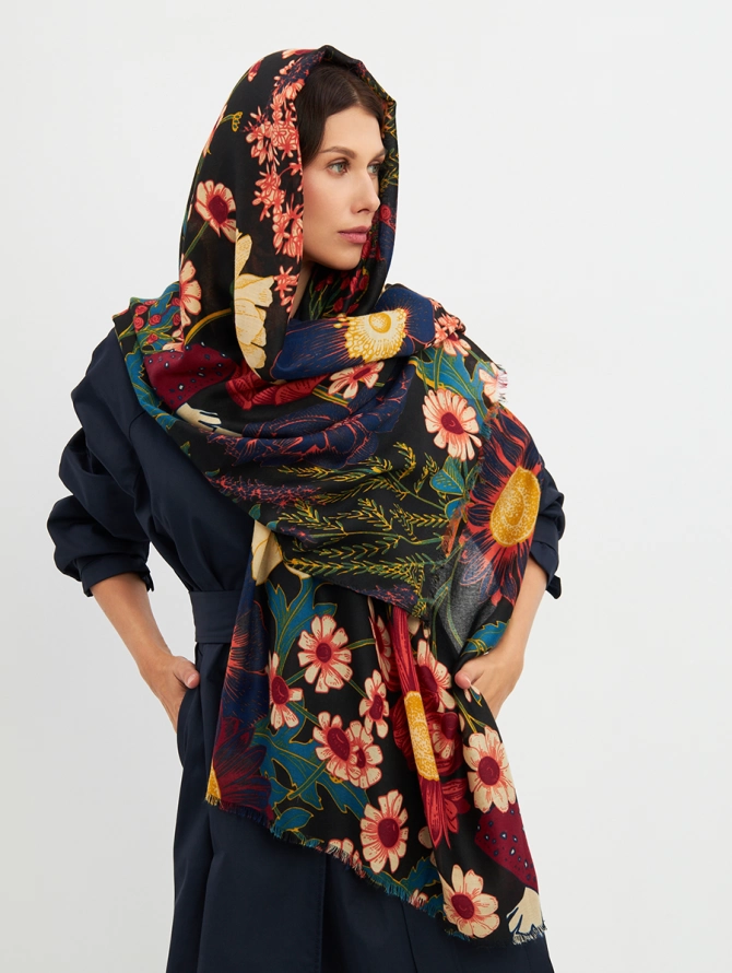 Палантин женский с ярким цветочным принтом