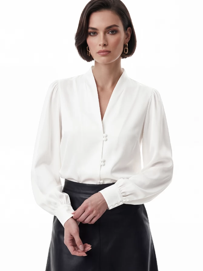 Блуза с вырезом  