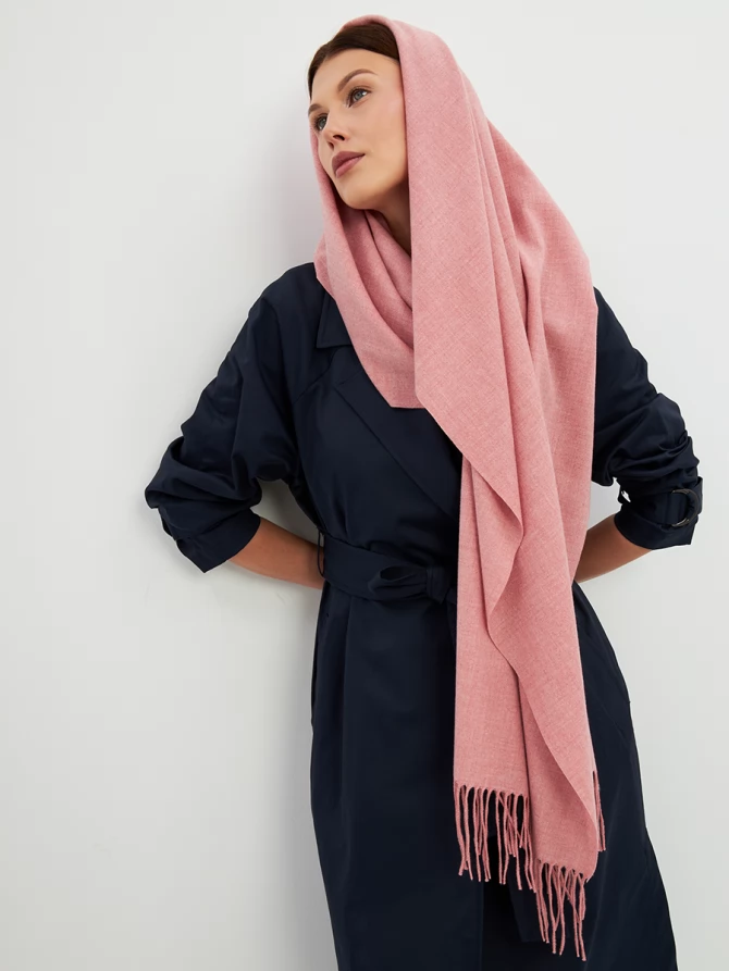 Палантин женский однотонный нежно-розовый