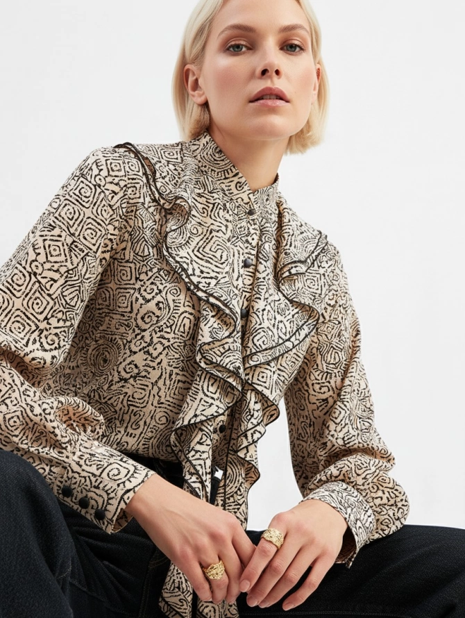 Блузка с отлетными рюшами OD-914-5 бежевый с черным