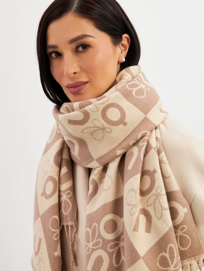 Палантин женский с авторским узором и бахромой