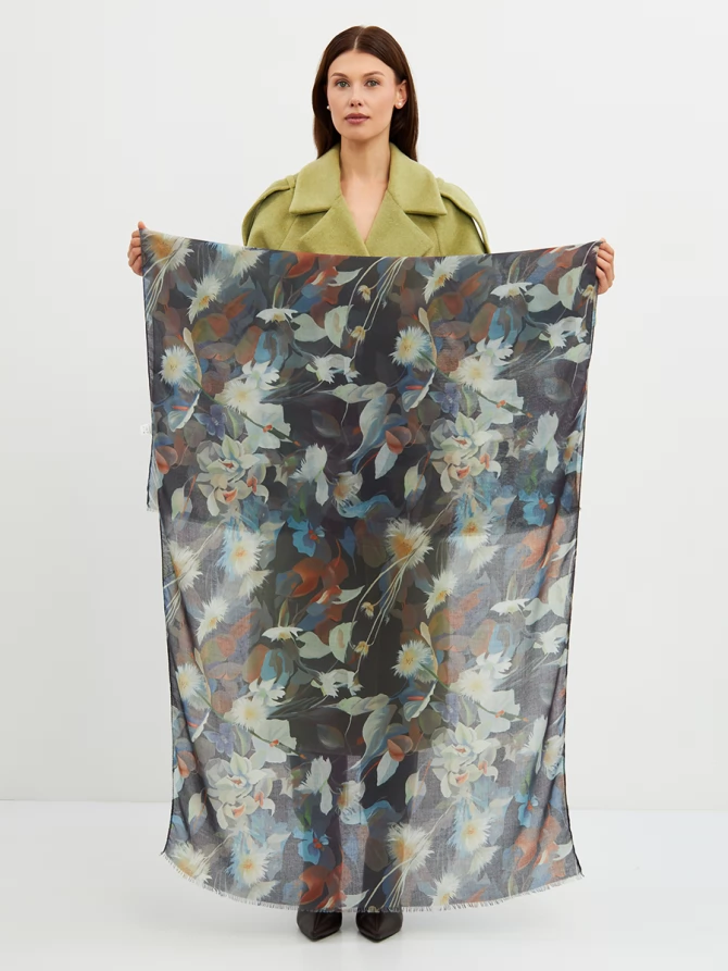 Палантин женский с нежным цветочным принтом