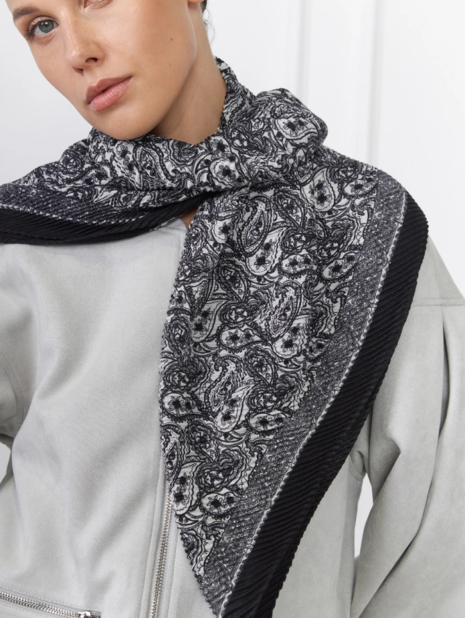 Платок из жатой ткани с абстрактным узором SPR-854-3