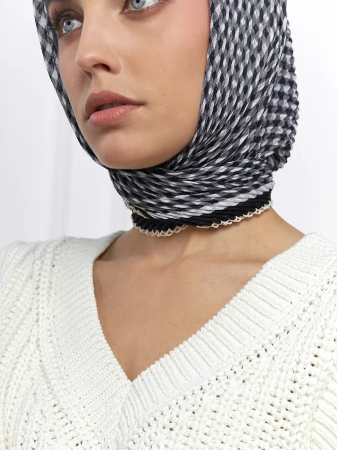 Платок женский в черно-белую клетку, жатый