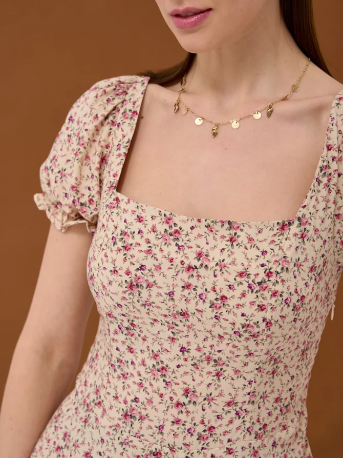 Платье мини из штапеля с цветочным принтом и квадратным вырезом