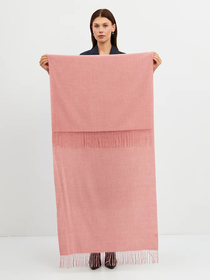 Палантин женский однотонный нежно-розовый