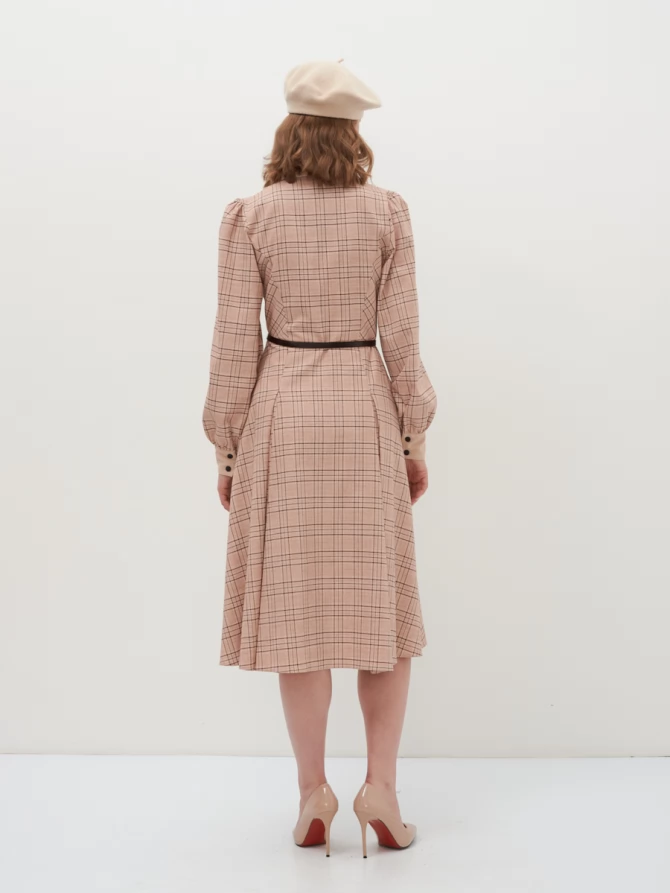 Платье с контрастным воротником и поясом