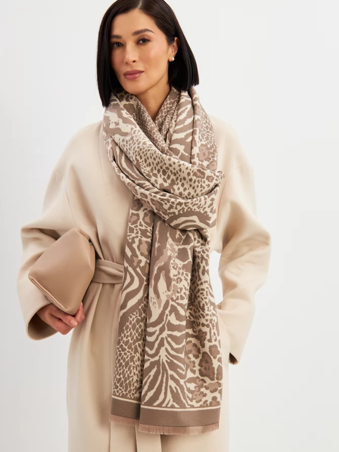 Палантин женский с анималистичным принтом