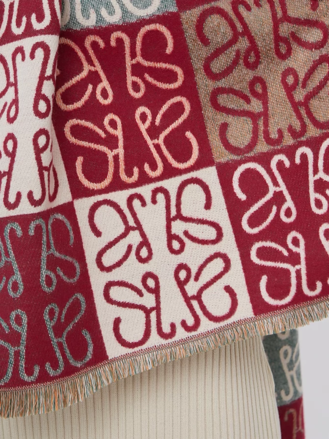 Палантин женский двусторонний с геометрическим орнаментом