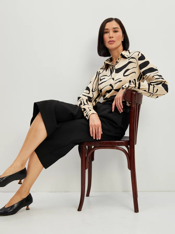 Блузка из атласной ткани OD-887-7 бежевый с черными разводами