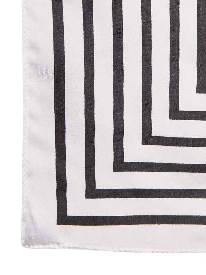 Платок с диагональным полосатым принтом