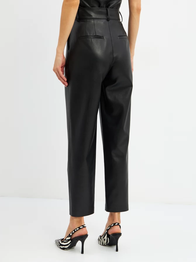 Брюки укороченные из зко-кожи  OD-882-1 черный