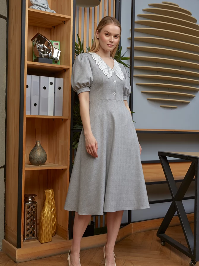 Платье с кружевным воротником  OD-888-2 св.серый