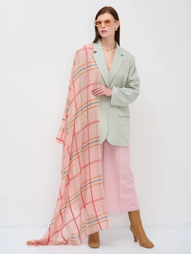 Палантин в нежно-розовую клетку