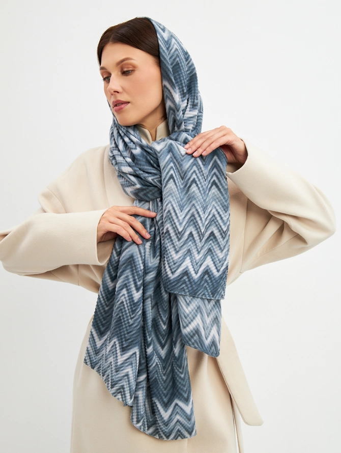 Палантин женский с волнистым принтом