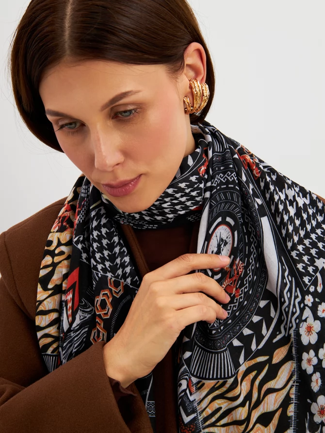 Палантин женский с авторским принтом и бахромой