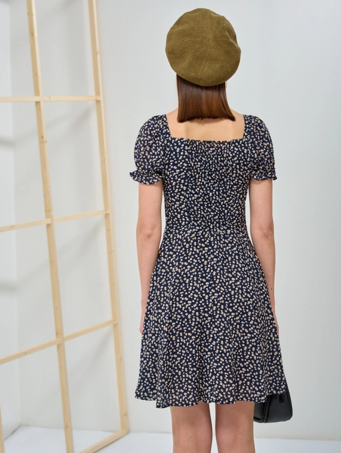 Платье из штапеля с цветочным принтом и резинкой по спинке