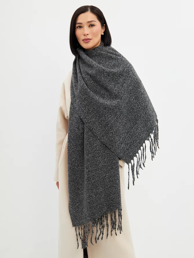 Палантин женский двусторонний однотонный с бахромой