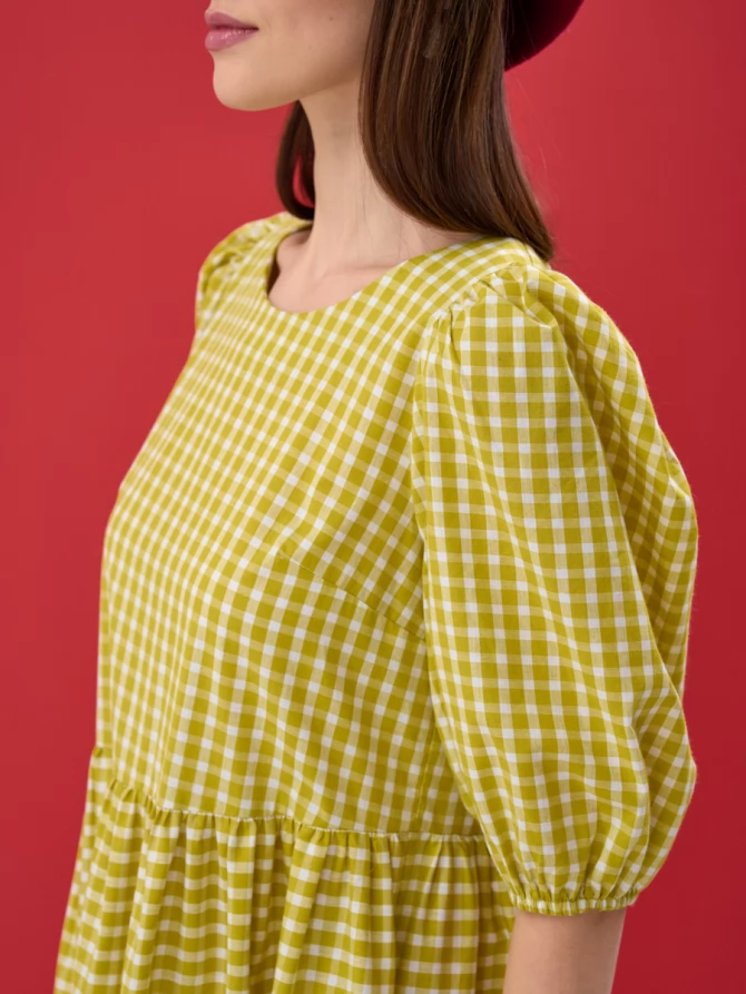 Платье с рукавами-буфами в желто-белую клетку