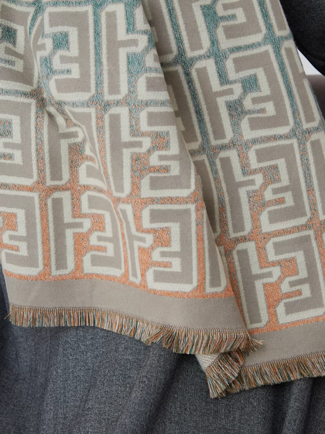 Палантин двусторонний с геометрическим узором