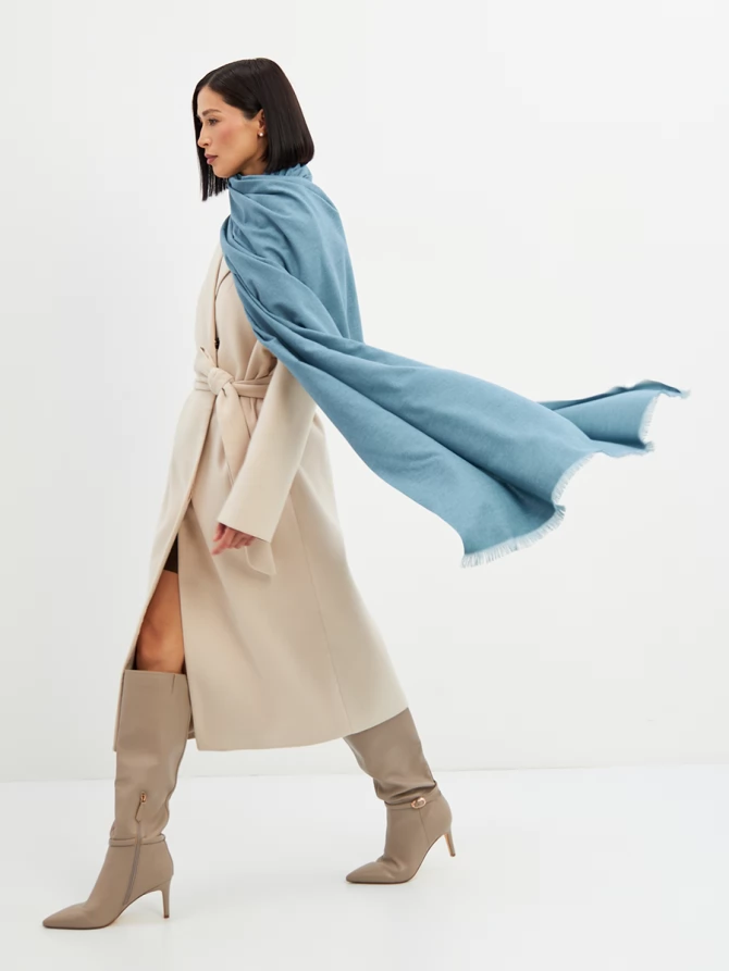 Палантин женский двусторонний однотонный с бахромой, пыльно-голубой
