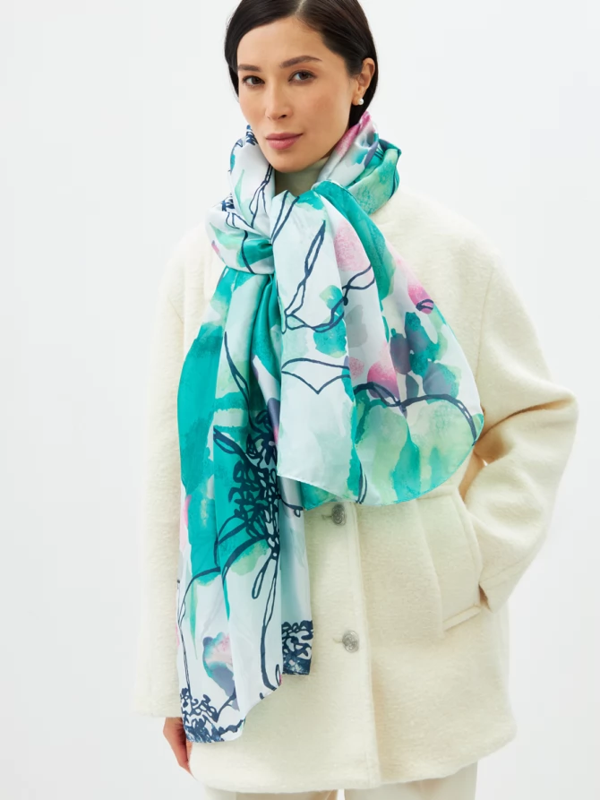 Палантин двусторонний с арт-принтом и атласной текстурой