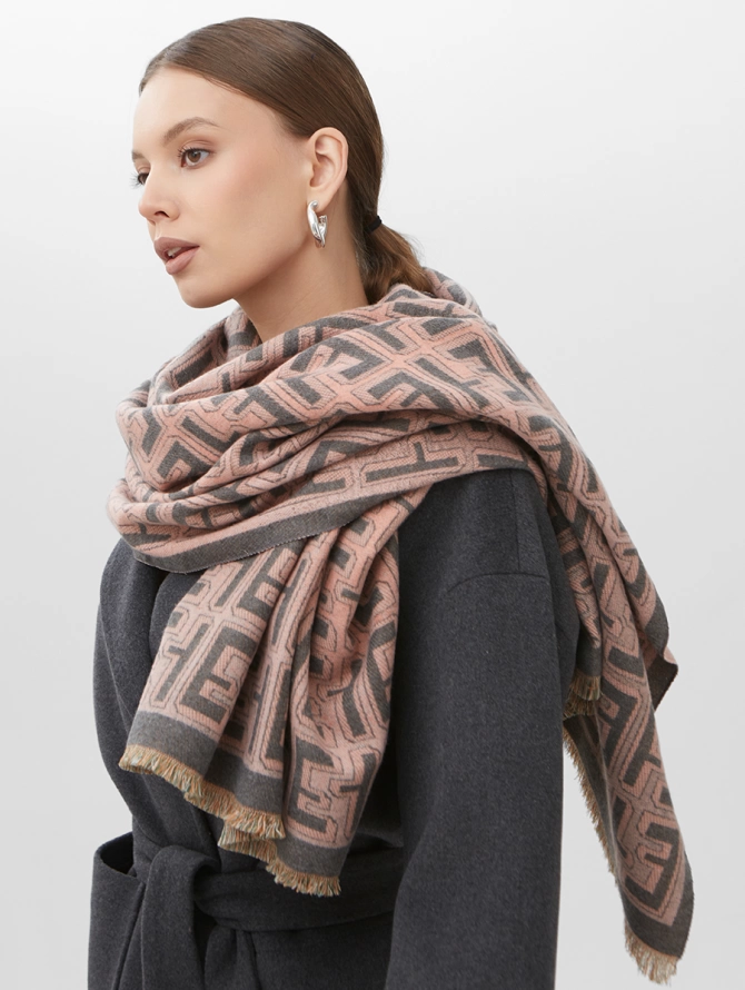 Палантин женский двусторонний с геометрическим узором