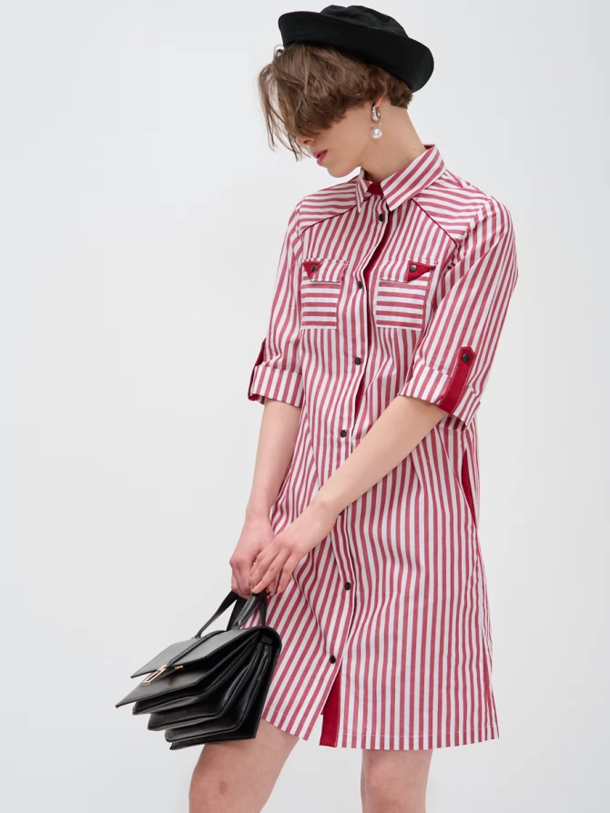 Платье с яркими вставками