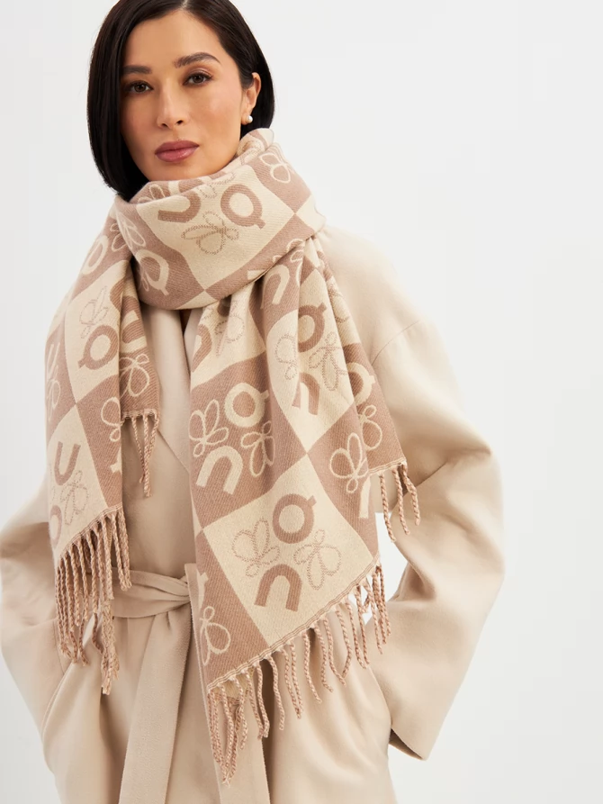 Палантин женский с авторским узором и бахромой