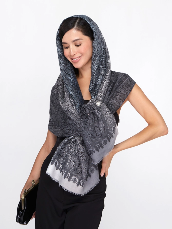 Палантин женский с узором пейсли серый