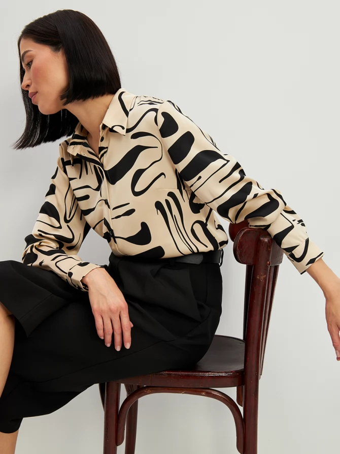 Блузка из атласной ткани OD-887-7 бежевый с черными разводами