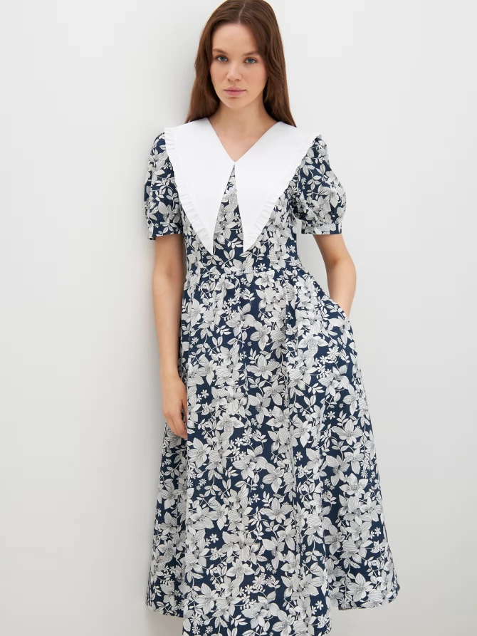 Платье из хлопка с большим контрастным воротником OD-935-4 крупные белые цветы на синем